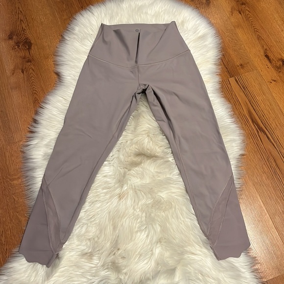 Lululemon Wunder Under Crop II - Picture 5 of 9